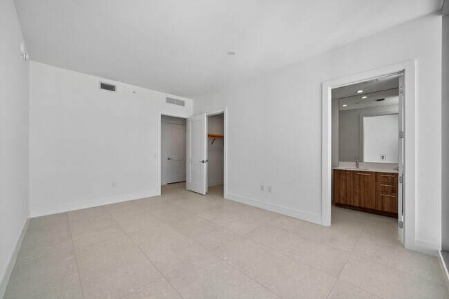 Building Photo - 151 N Seabreeze Blvd