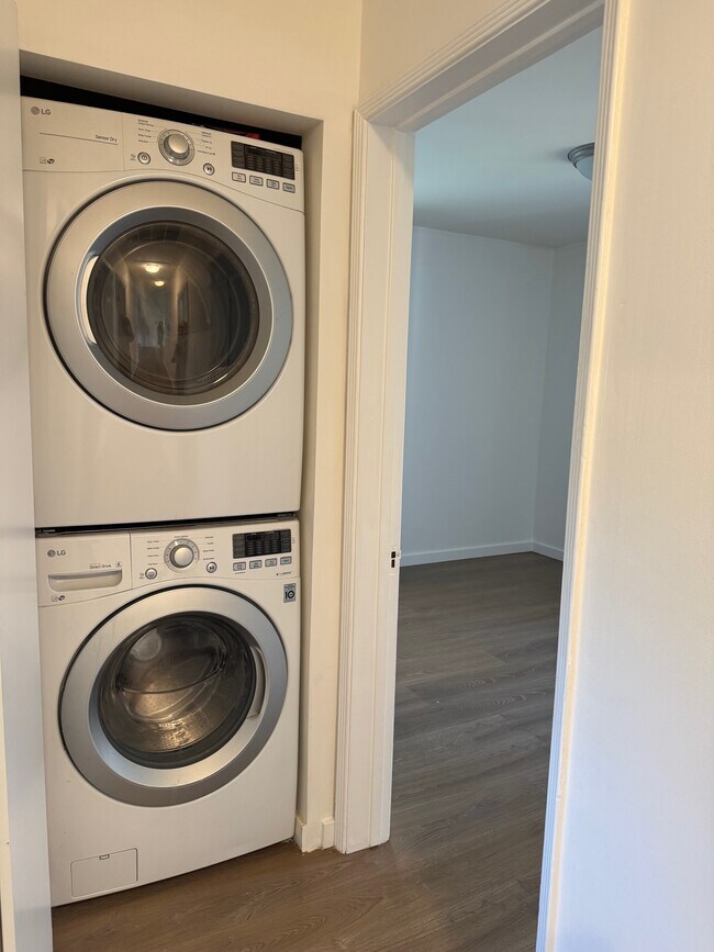 Building Photo - 838 14th St