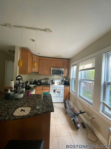 Building Photo - 27 Fairfax St