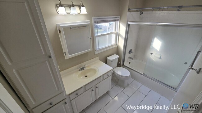 Building Photo - 3923 Spencer Ave