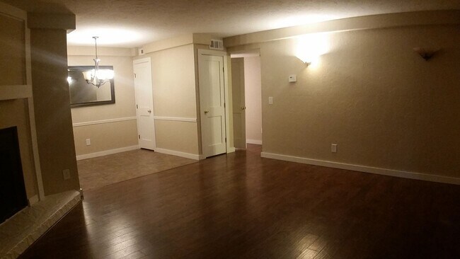 Building Photo - Beautiful one bedroom apartment close to N...