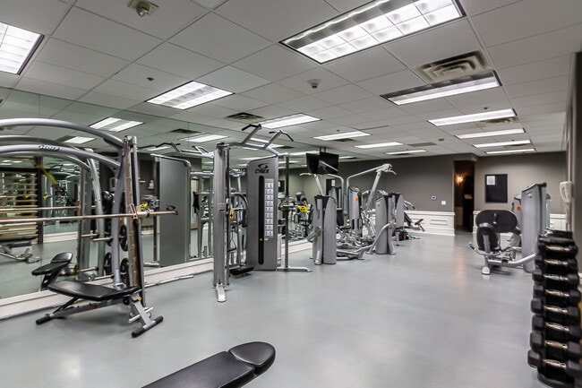 Building Photo - 700 Front St