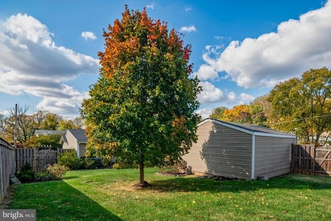 Building Photo - 2201 Alvin Ave