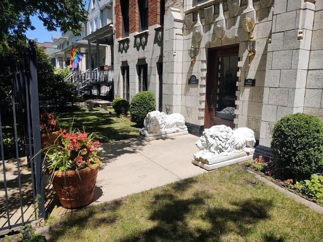 Front of Building - 4531 Ashland N Ave