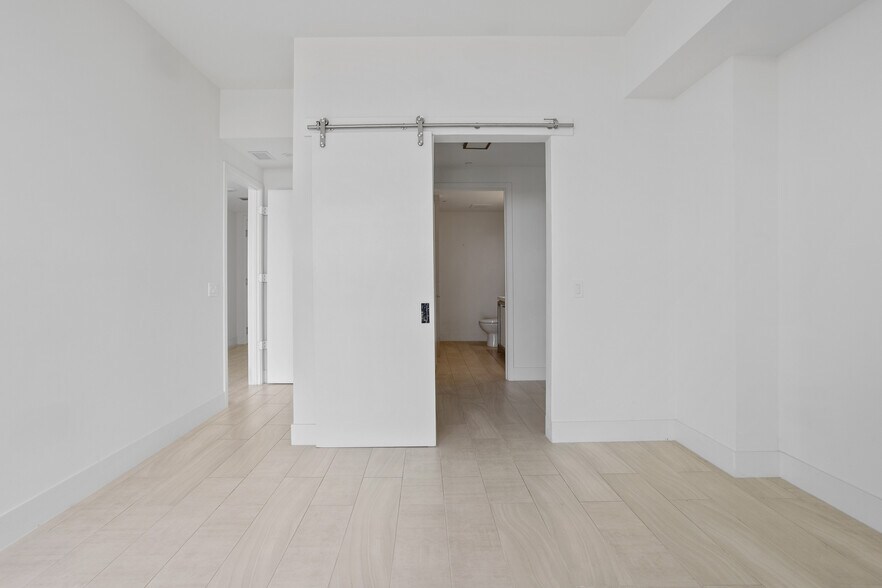 Building Photo - 2000 Metropica Way