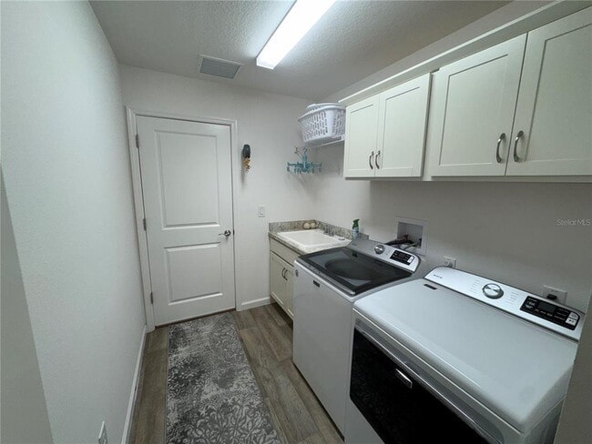 Building Photo - 1206 Bissell Trail