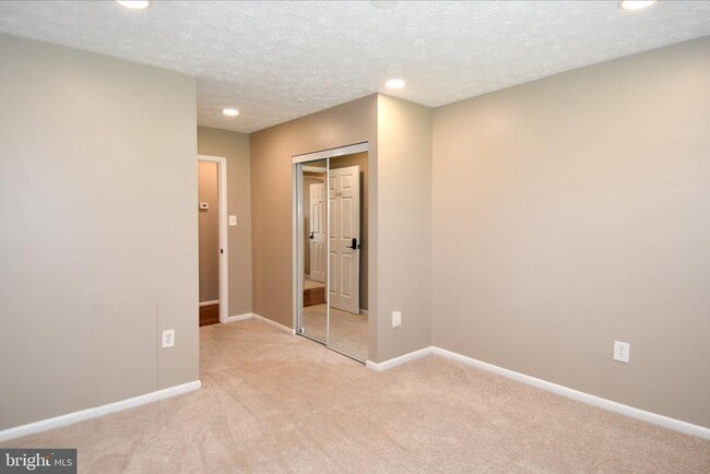 Building Photo - 16500 Sioux Ln
