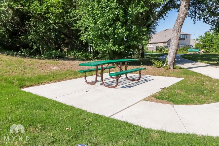 Building Photo - 12325 Treeline Dr