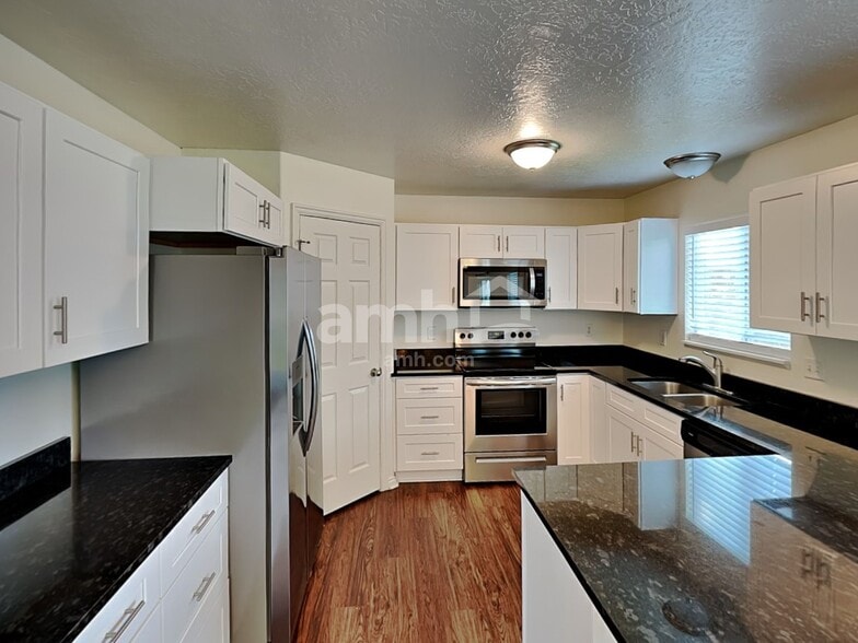 Building Photo - 2417 Eldorado Dr