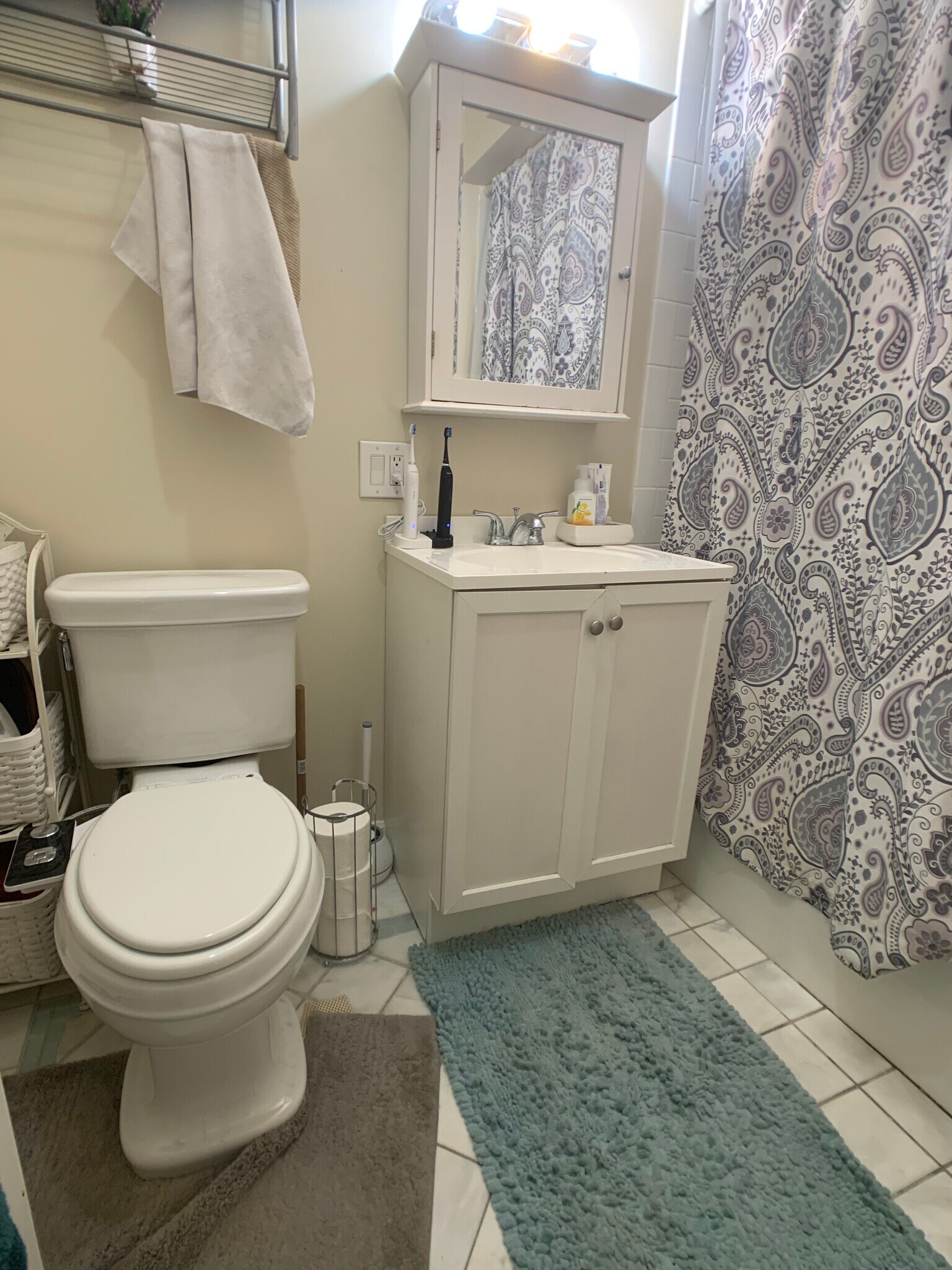 Building Photo - 804 Centre St