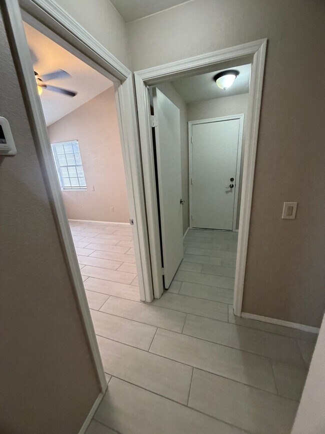 Building Photo - Newly Remodeled Glendale Home