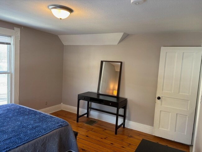 Building Photo - 433 McKinley St