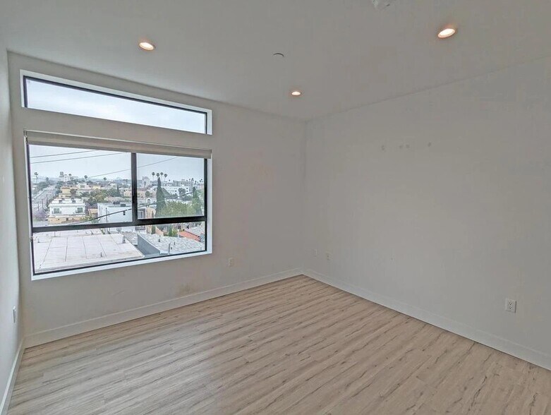 Building Photo - 338 Mariposa Ave