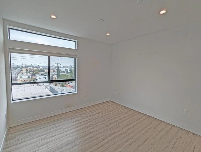 Building Photo - 338 Mariposa Ave