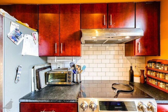 Building Photo - 420 16th St SE