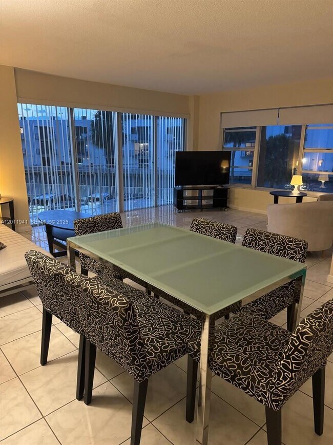Building Photo - 11111 Biscayne Blvd