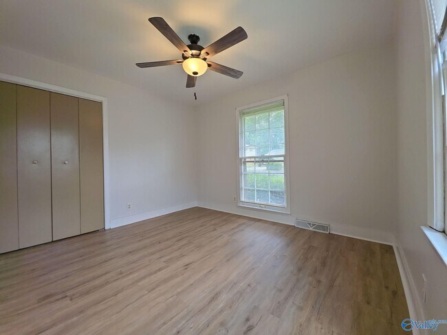 Building Photo - 2613 Skyline Dr NW