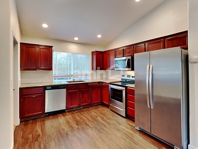 Building Photo - 10415 Red Fern Ct SE