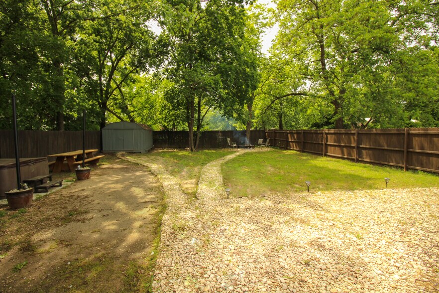 Backyard - 633 N Morris St