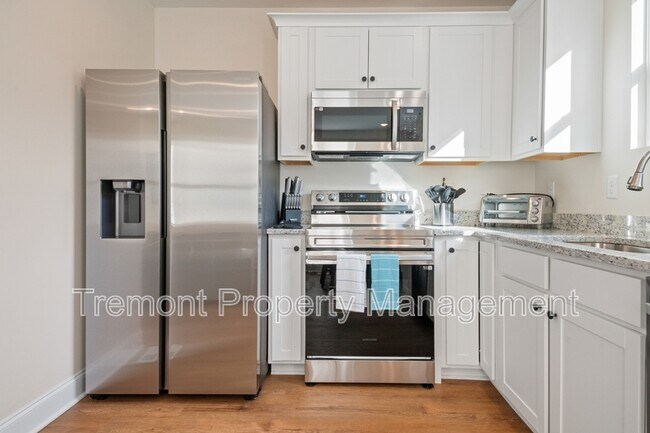 Building Photo - 24 Sawyer St