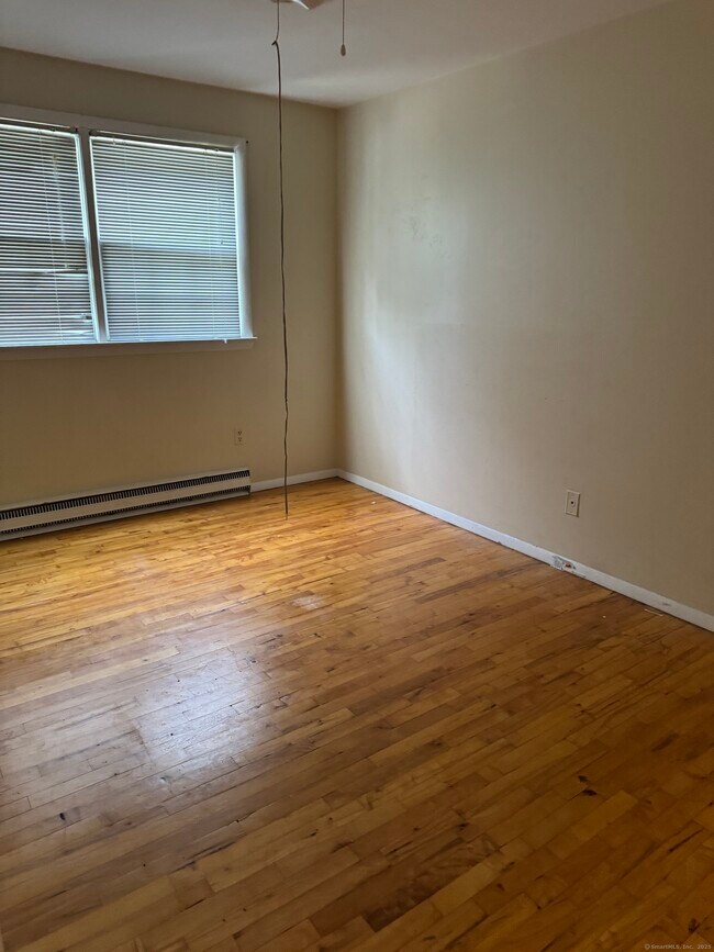 Building Photo - 617 Millville Ave