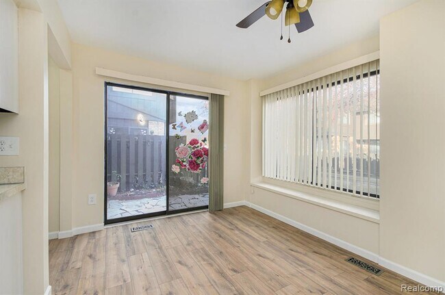 Building Photo - 37313 Clubhouse Dr