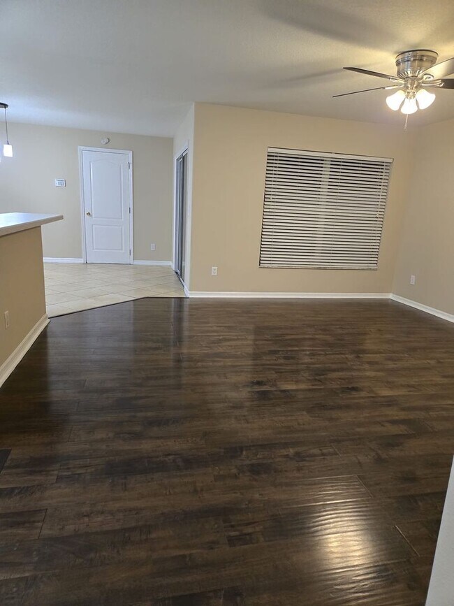Building Photo - Avalon Park Spacious two story townhome