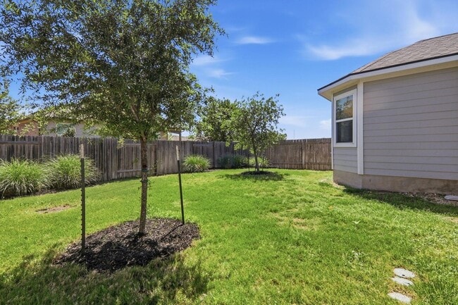 Building Photo - 103 Trailside Ln