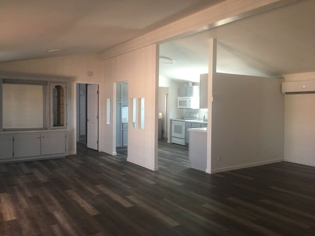 Building Photo - 3 Bedroom, 2 Bathroom Home