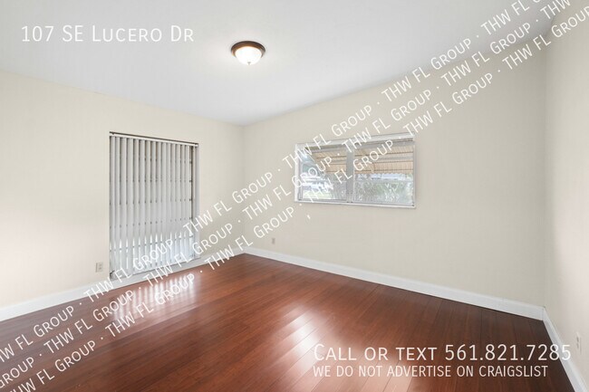 Building Photo - 107 SE Lucero Dr