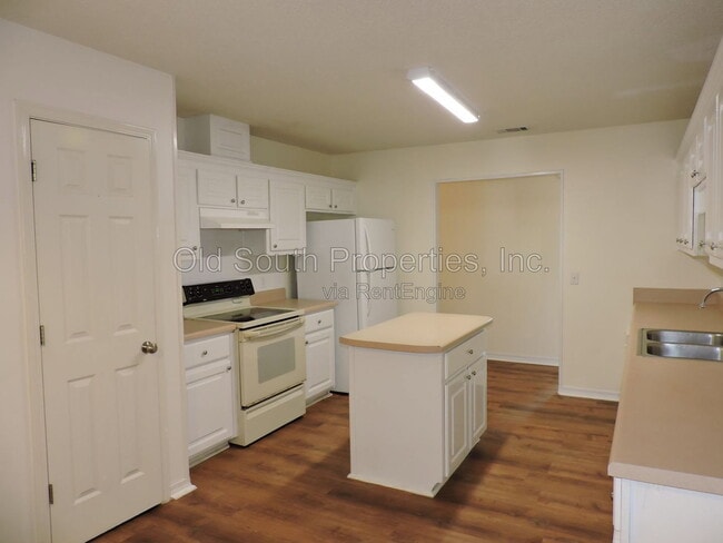 Building Photo - 2552 Southern Oaks Dr