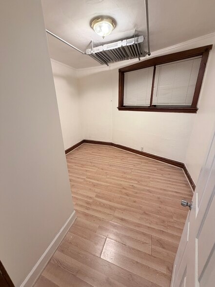 Building Photo - 3414 N Ridgeway Ave