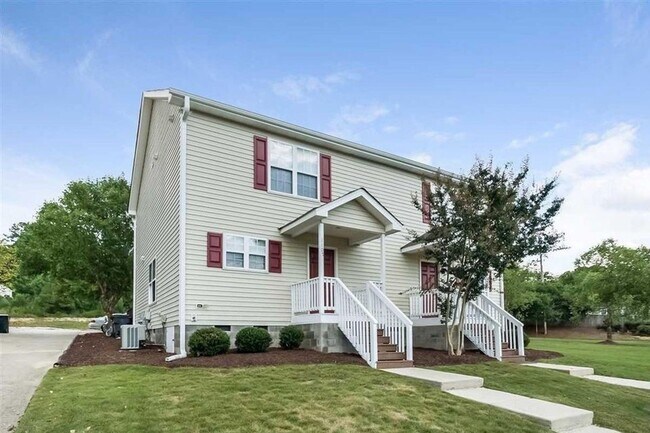 Building Photo - 1107 Shackleton Rd