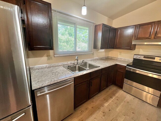 Building Photo - Beautiful 4 Bed, 2 Bath House in South Fort Collins! Avail. June 10th!