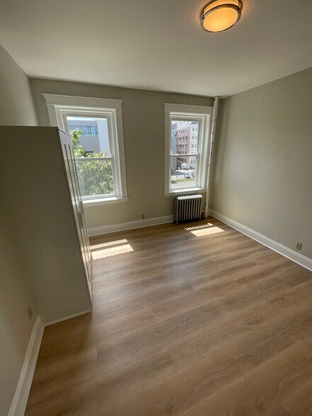 Primary Photo - 1215 Commonwealth Ave