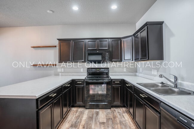 Building Photo - 662 E 355 N