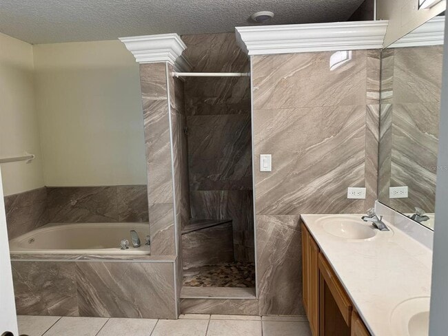 Building Photo - 14796 Yorkshire Run Dr