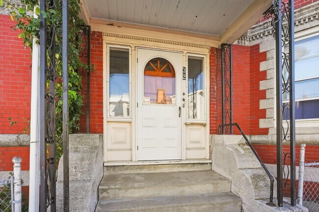 Building Photo - 32 Ashley St