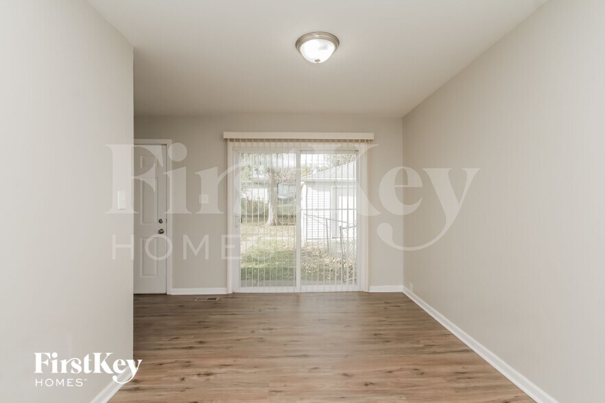 Building Photo - 408 Dalhart Ave