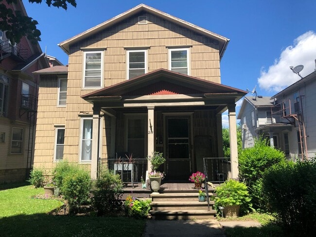 Primary Photo - 219 Meigs St