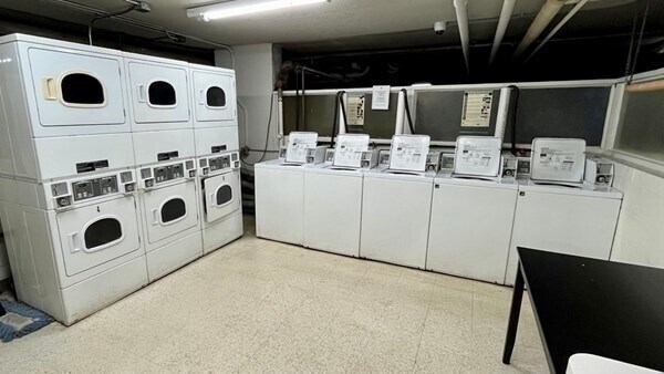 Building Photo - 19 Winchester St