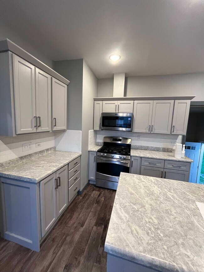 Building Photo - 532 Otter Ave