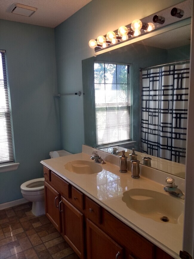 Building Photo - 2361 Shirecreek Cir