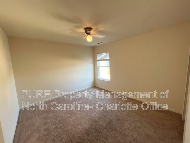 Building Photo - 4803 Sunburst Ln