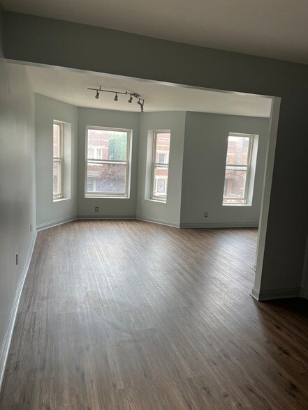 Building Photo - 4732 W Congress Pkwy