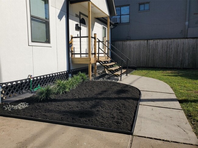 Building Photo - 1904 Davis St