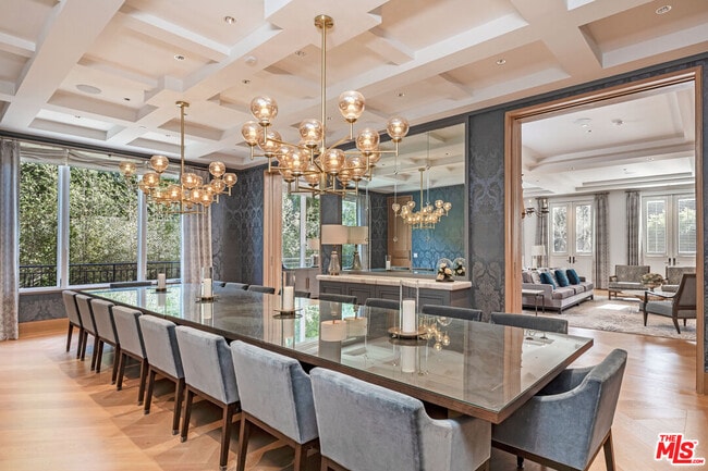 Building Photo - 618 N Beverly Dr