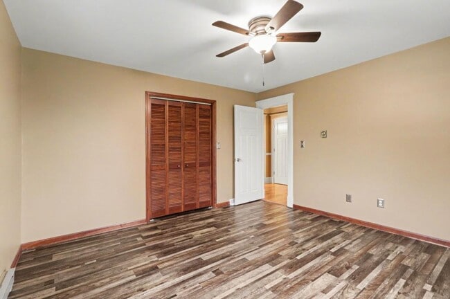 Building Photo - 303 Shed Rd