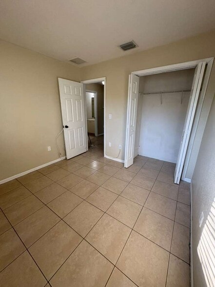 Building Photo - 2819 SE 15th Rd