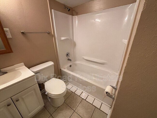 Building Photo - 4984 OH-122